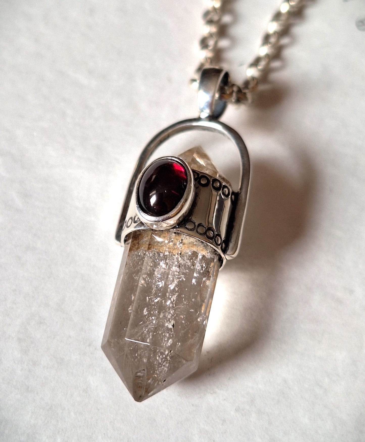 Colgante punta Cuarzo fantasma y Granate