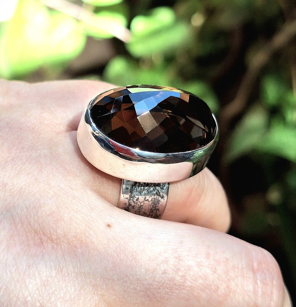 Anillo Maxi cuarzo ahumado facetado