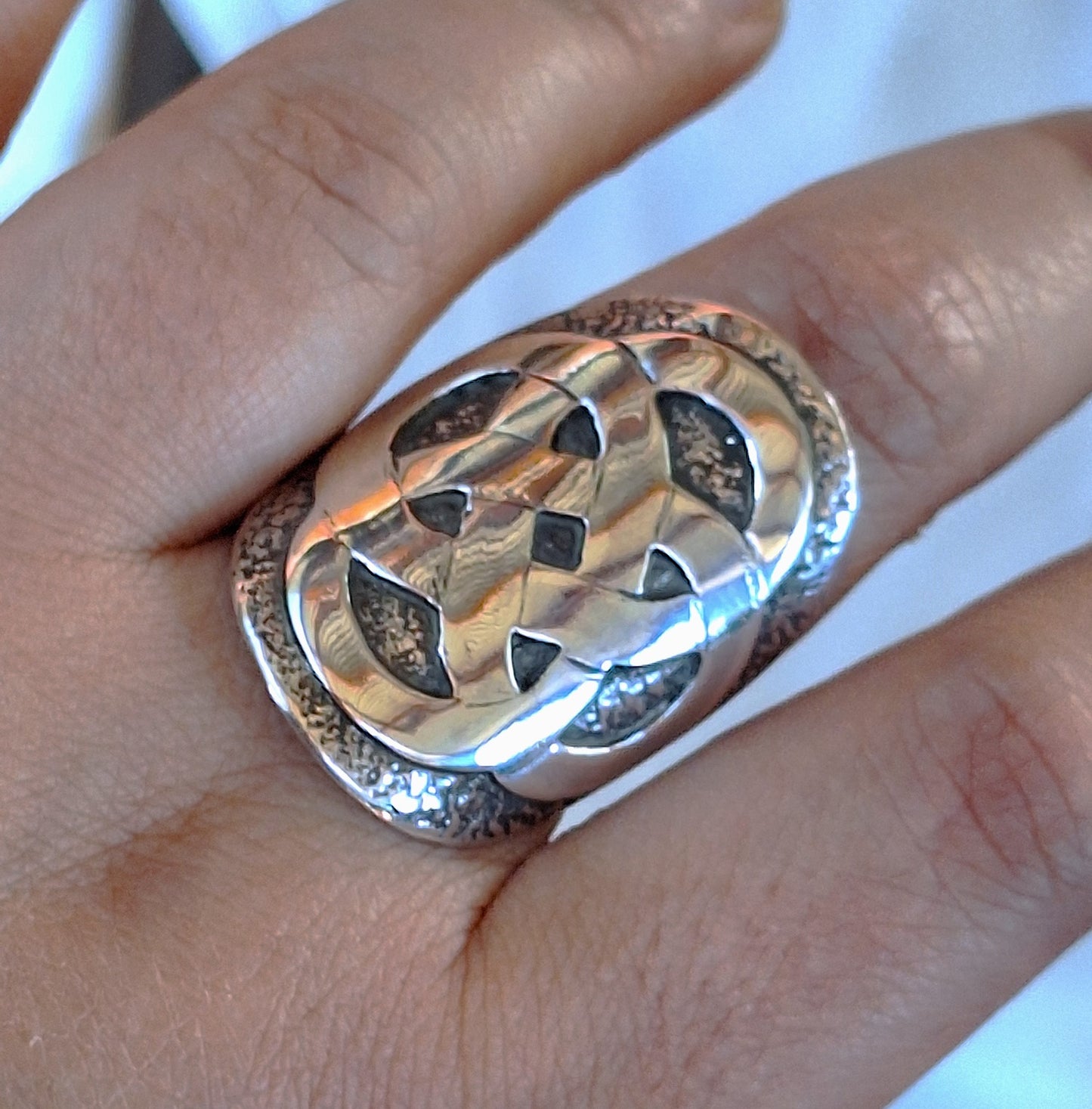 Anillo celta reticulado envejecido
