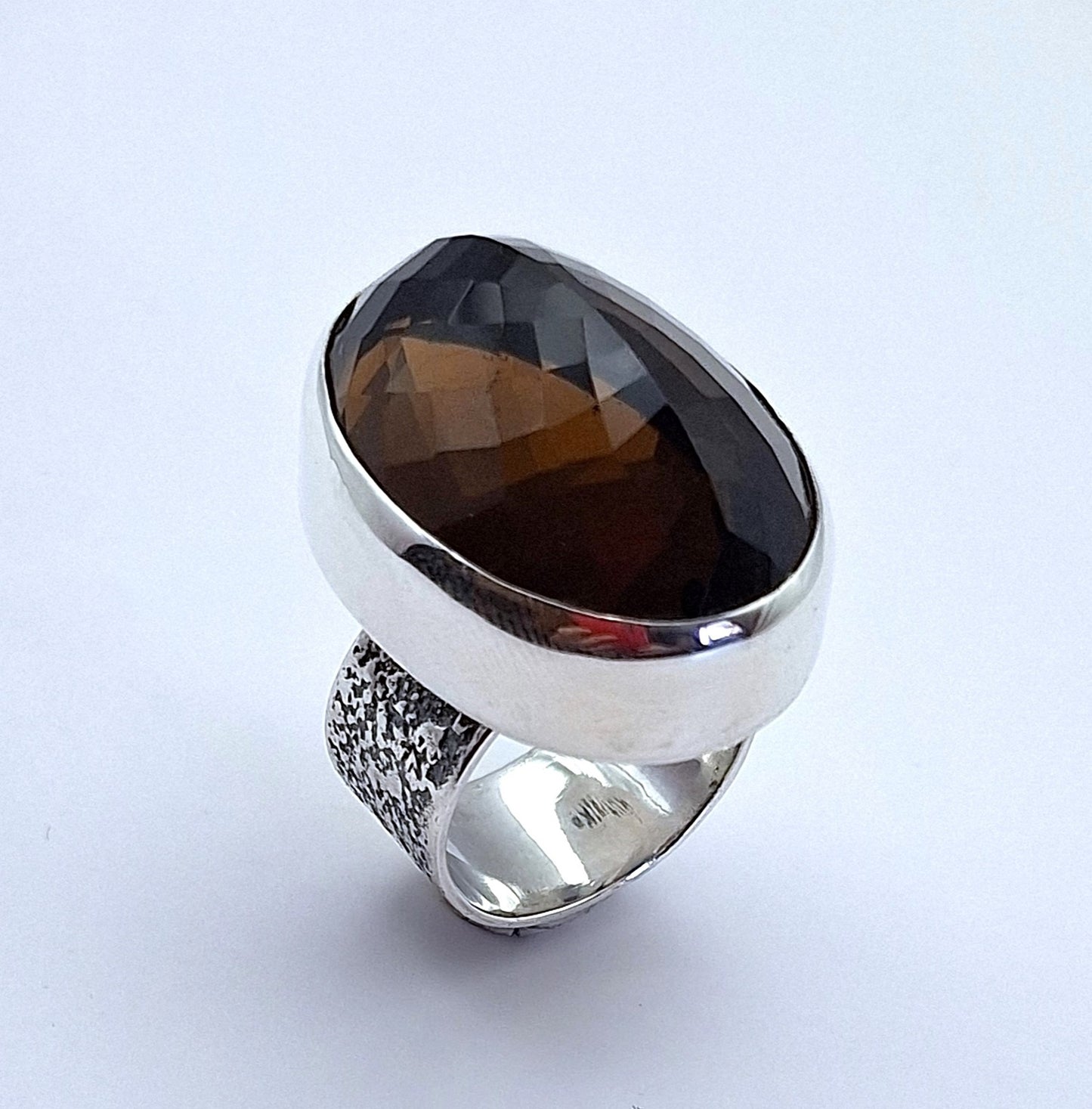 Anillo Maxi cuarzo ahumado facetado