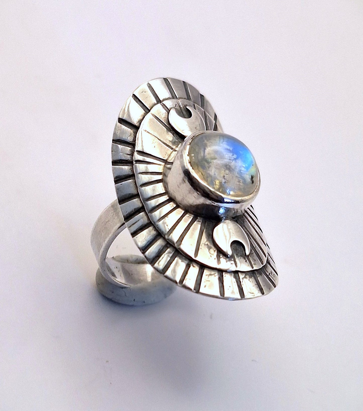 Anillo Piedra luna arcoíris lunas y líneas