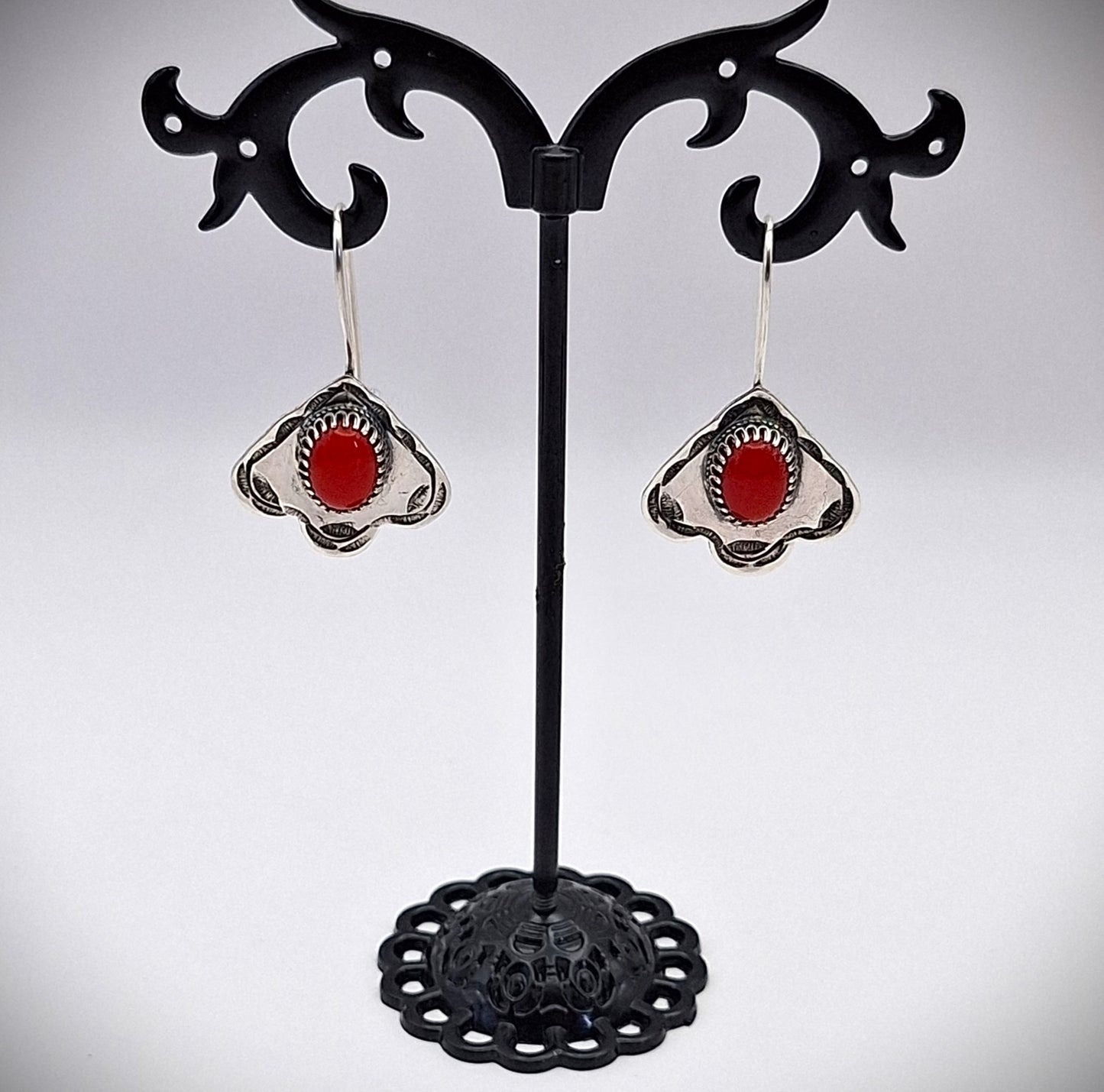 Aros coral rojo floral