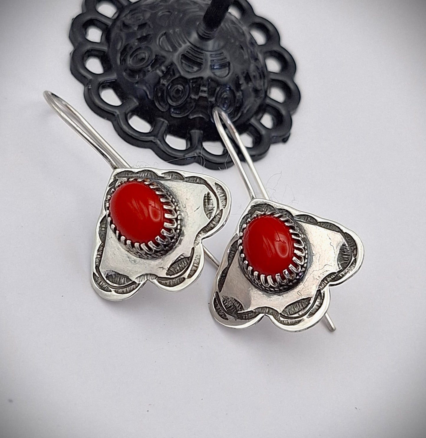 Aros coral rojo floral