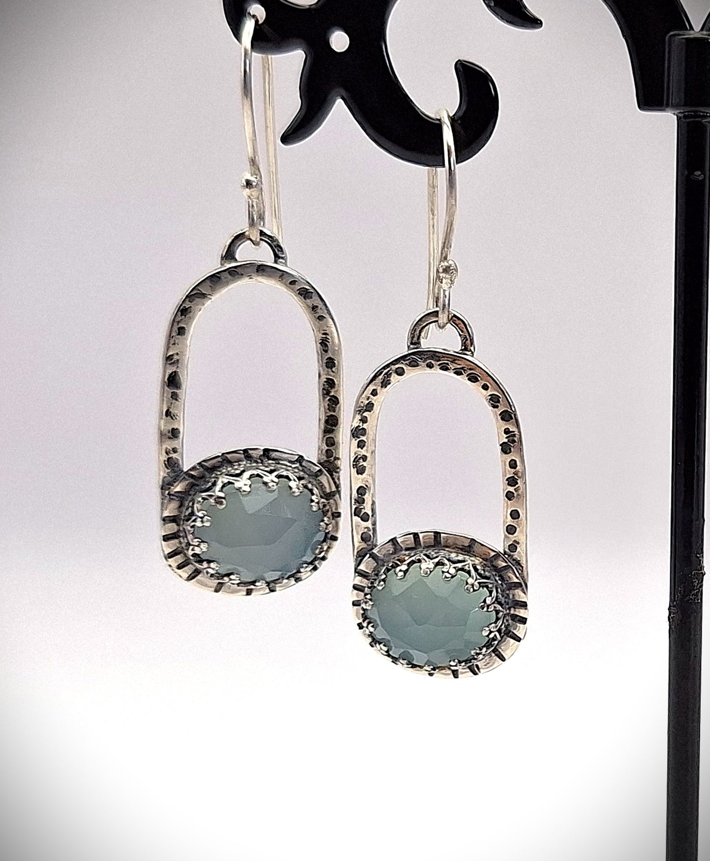 Aros calcedonia celeste borde corona