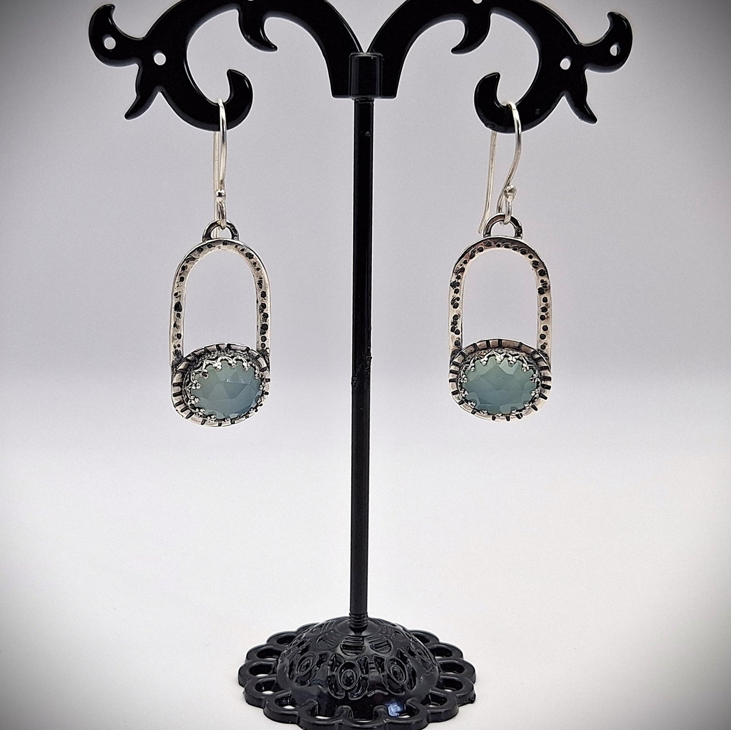 Aros calcedonia celeste borde corona