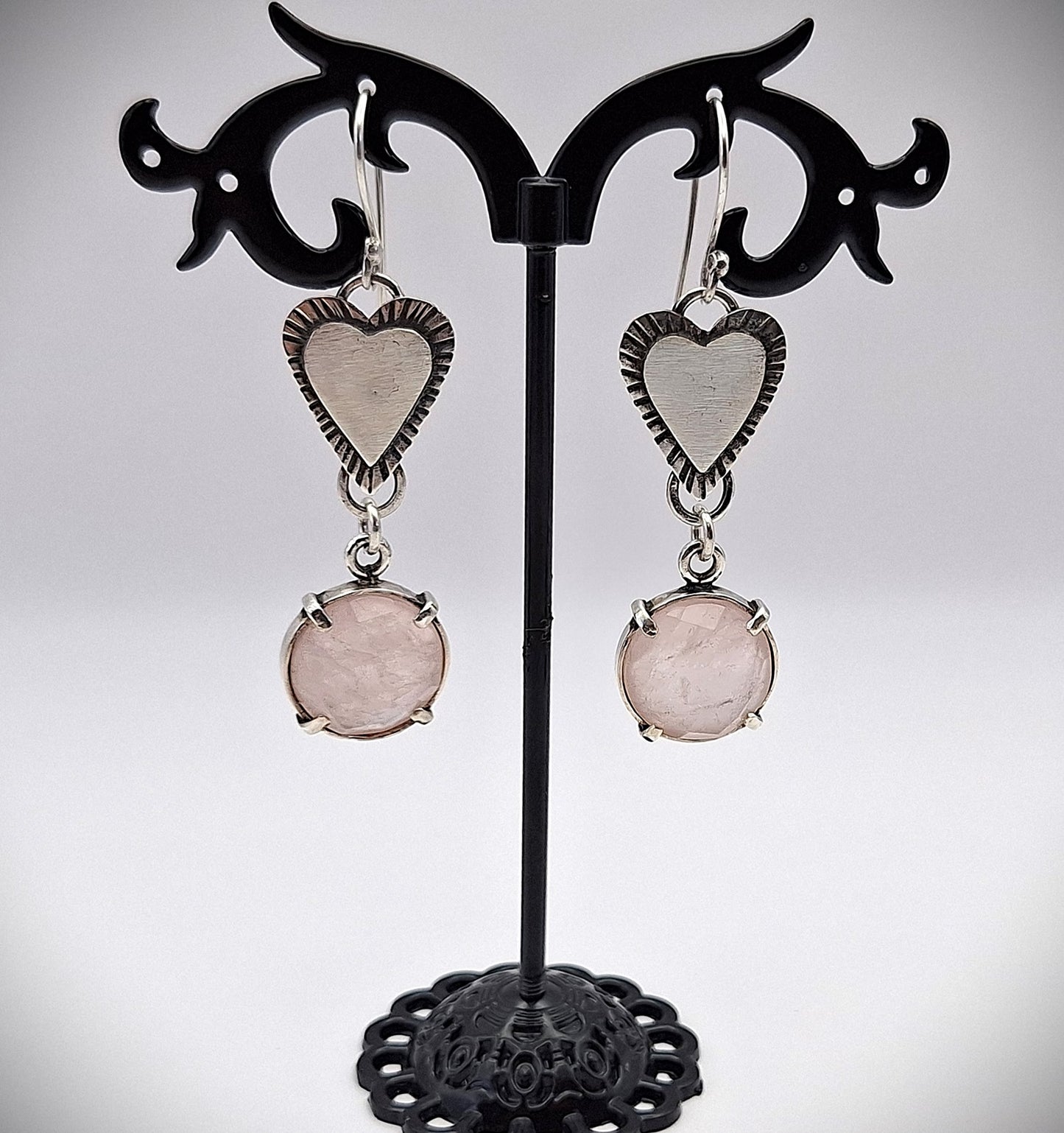 Aros corazones y cuarzo rosa facetado
