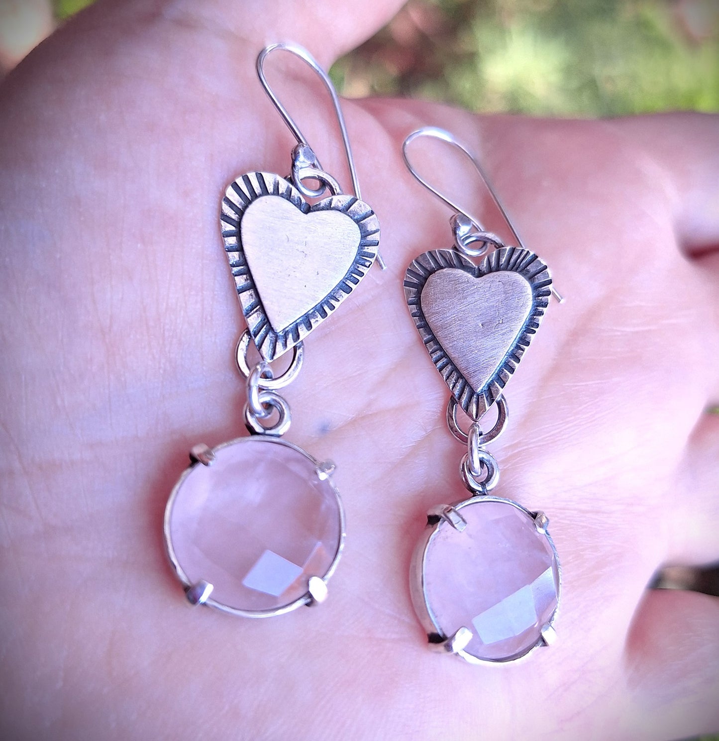 Aros corazones y cuarzo rosa facetado