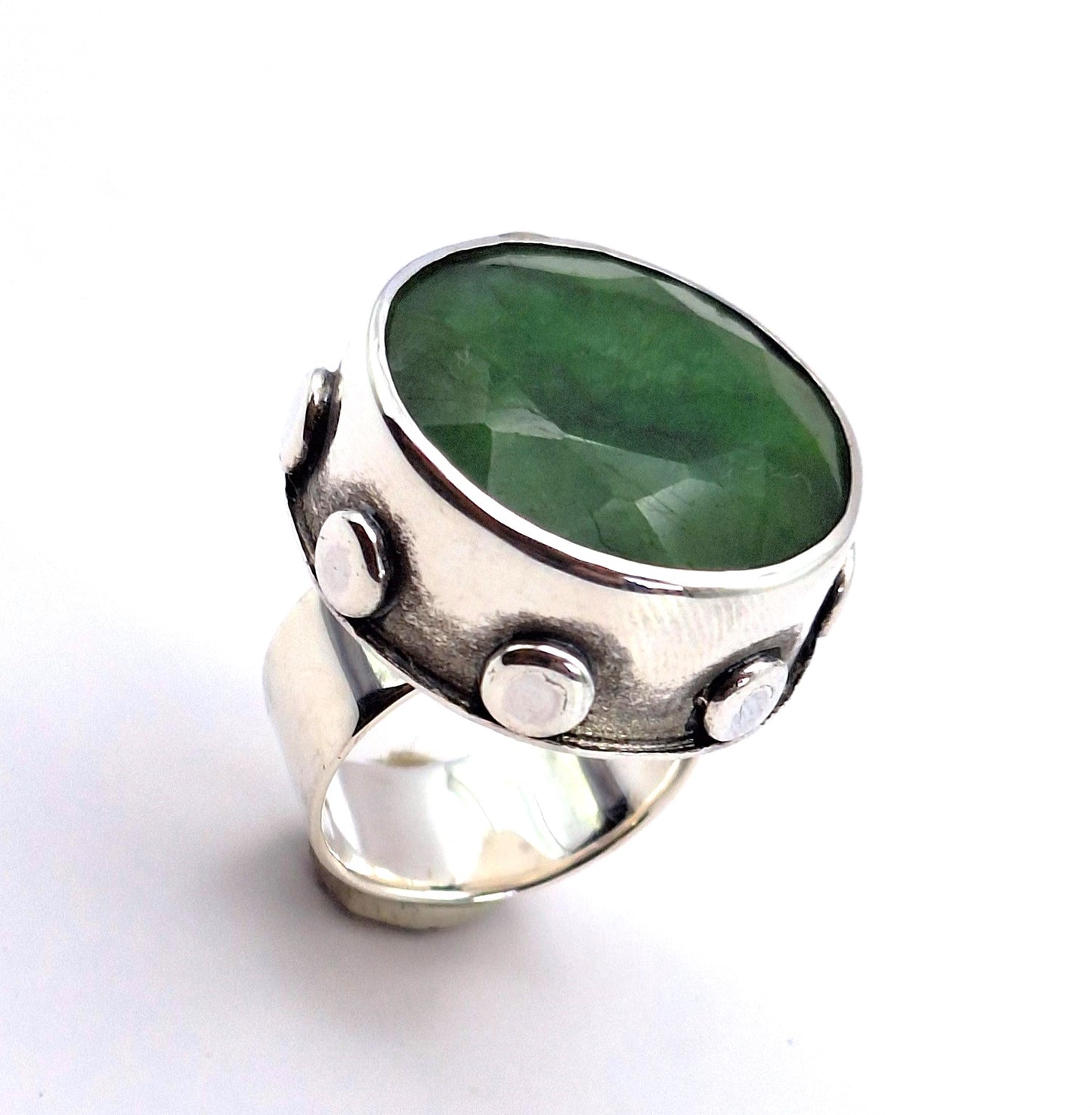 Anillo tachas Esmeralda