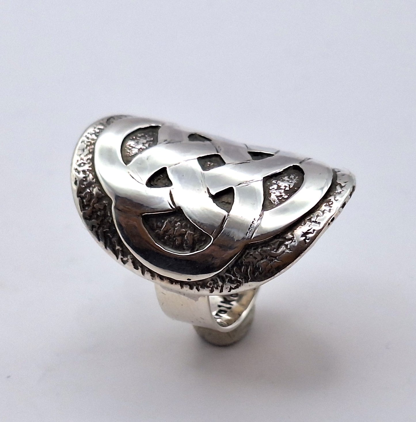 Anillo celta reticulado envejecido