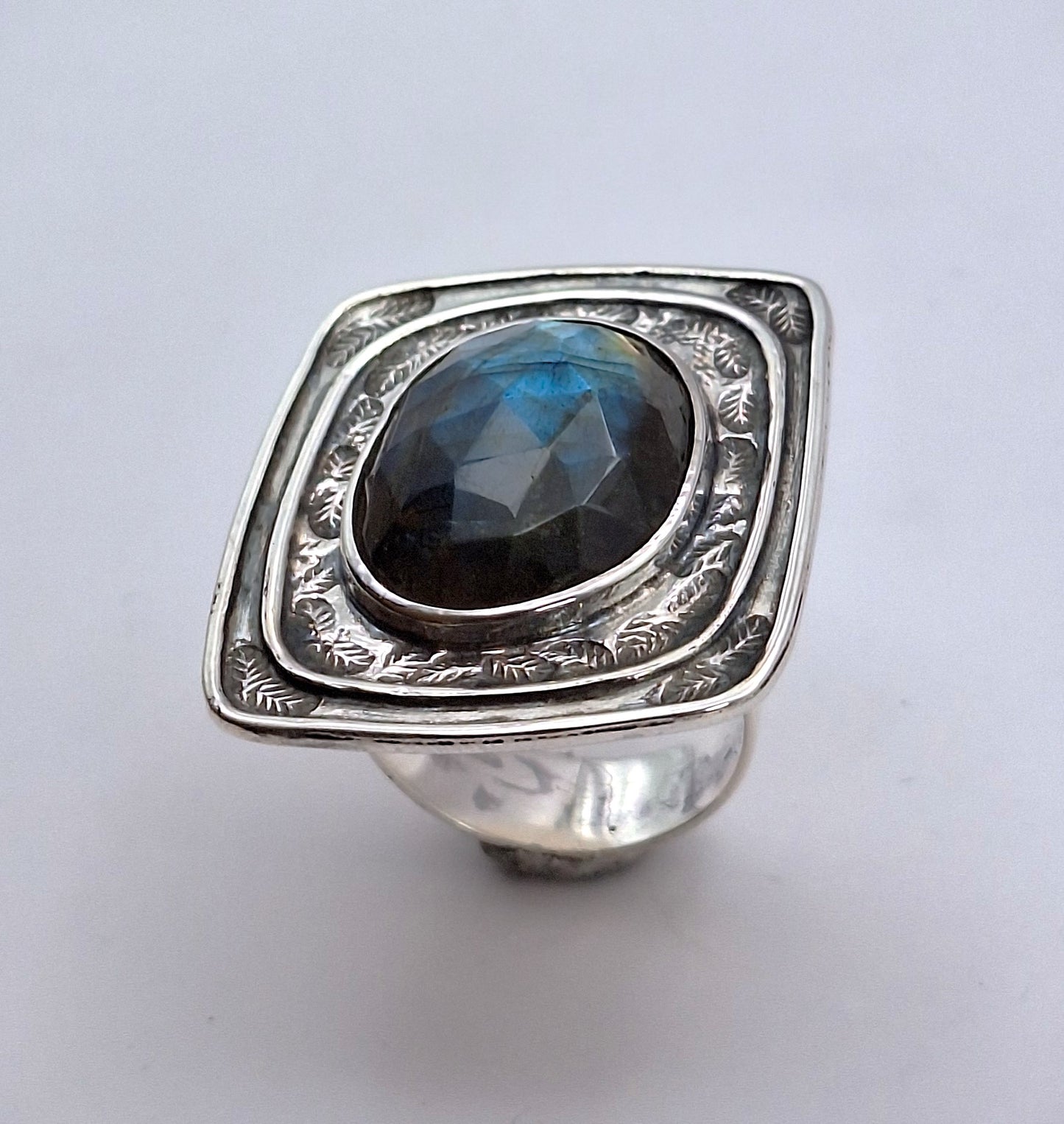 Anillo Labradorita diseño hojas L