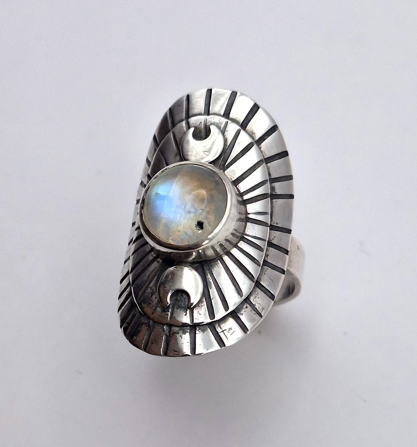 Anillo Piedra luna arcoíris lunas y líneas