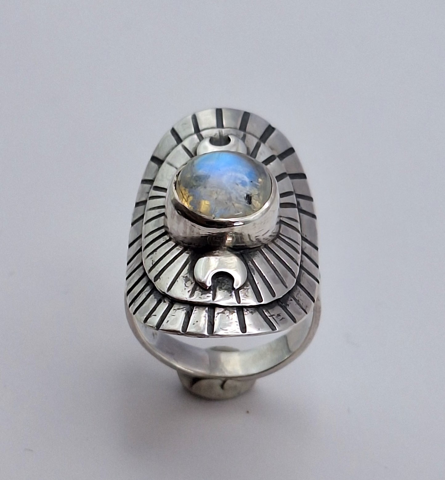 Anillo Piedra luna arcoíris lunas y líneas