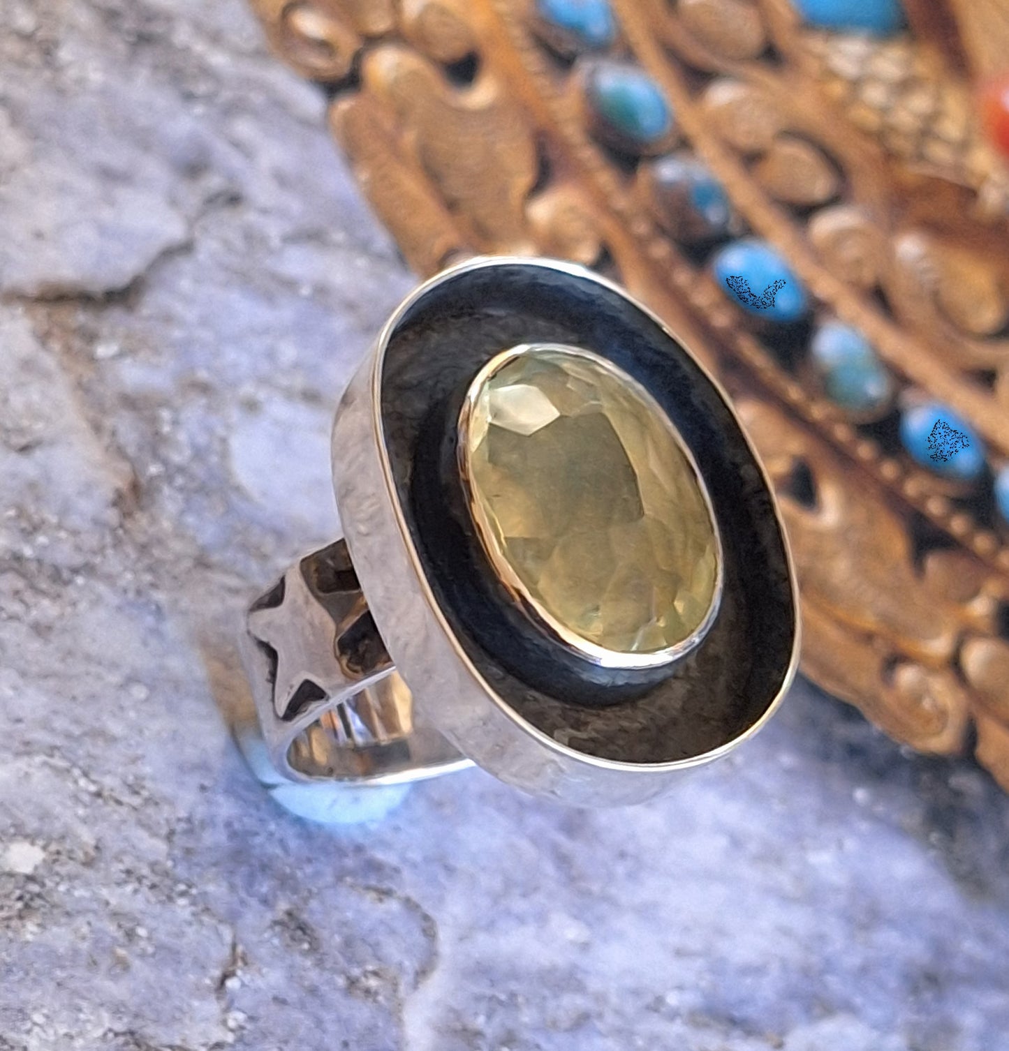 Anillo Cuarzo Limón oval envejecido con estrellas