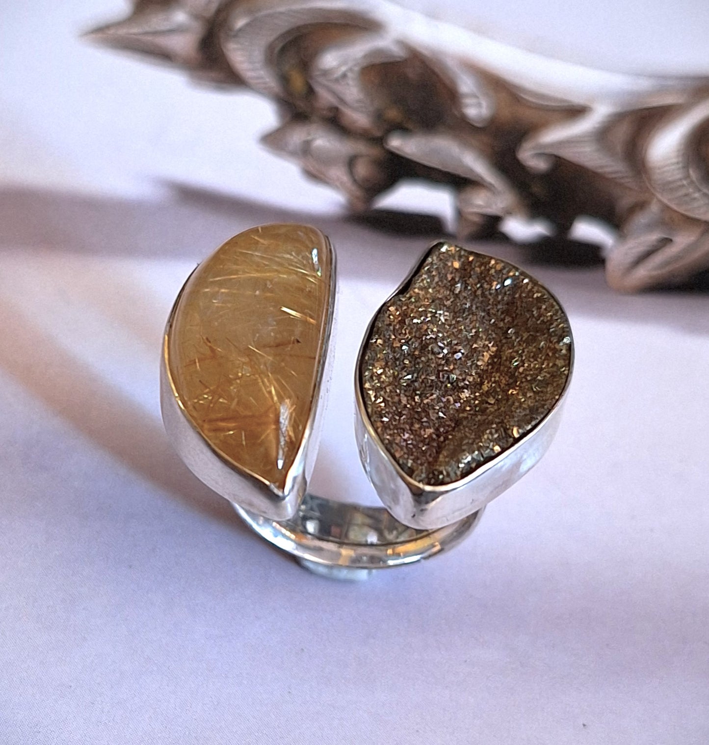 Anillo Cuarzo Rutilo dorado y Pirita abierto doble