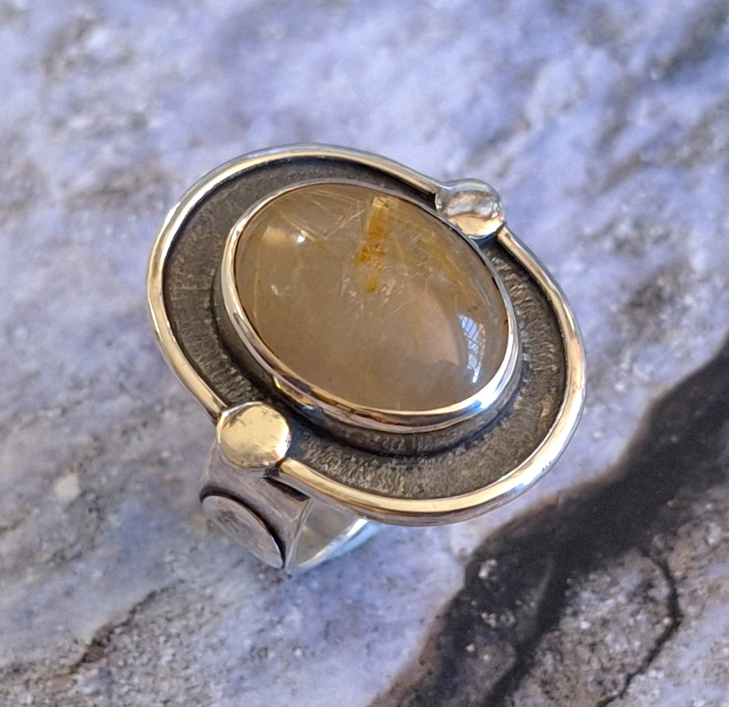 Anillo Cuarzo rutilo dorado envejecido