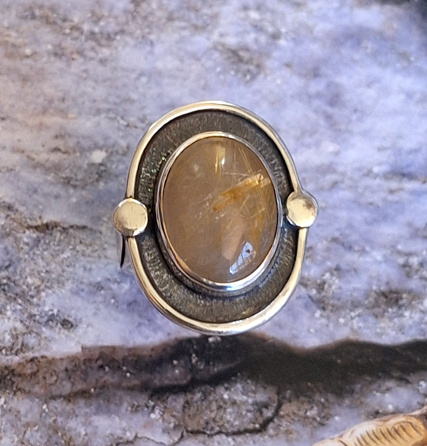 Anillo Cuarzo rutilo dorado envejecido