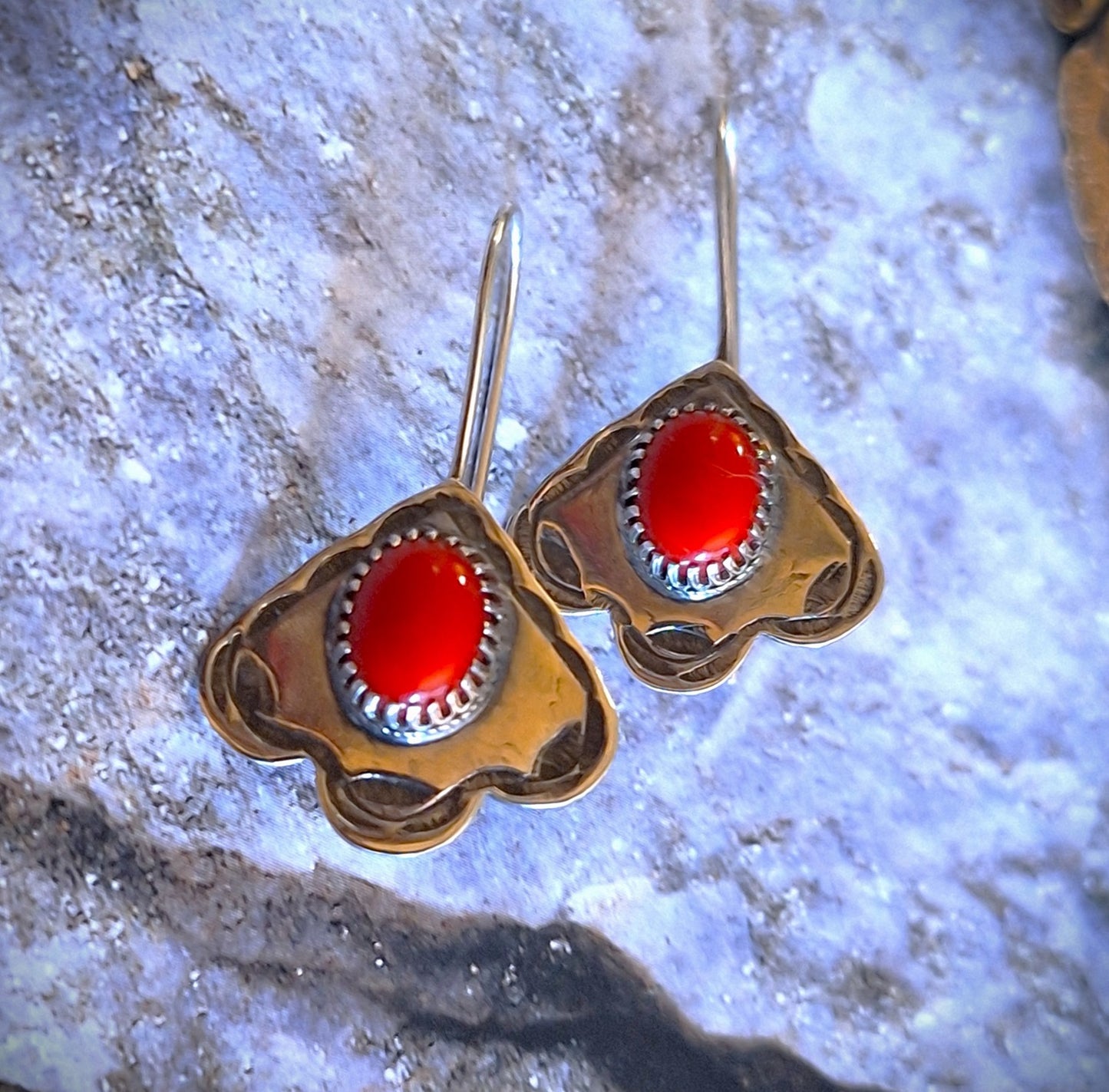 Aros coral rojo floral