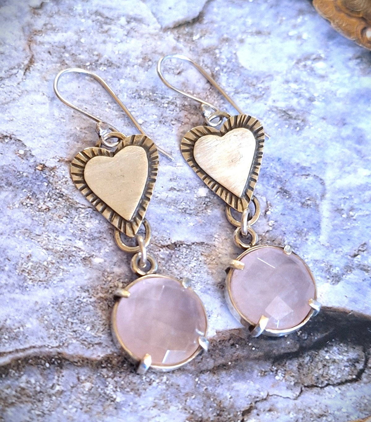 Aros corazones y cuarzo rosa facetado