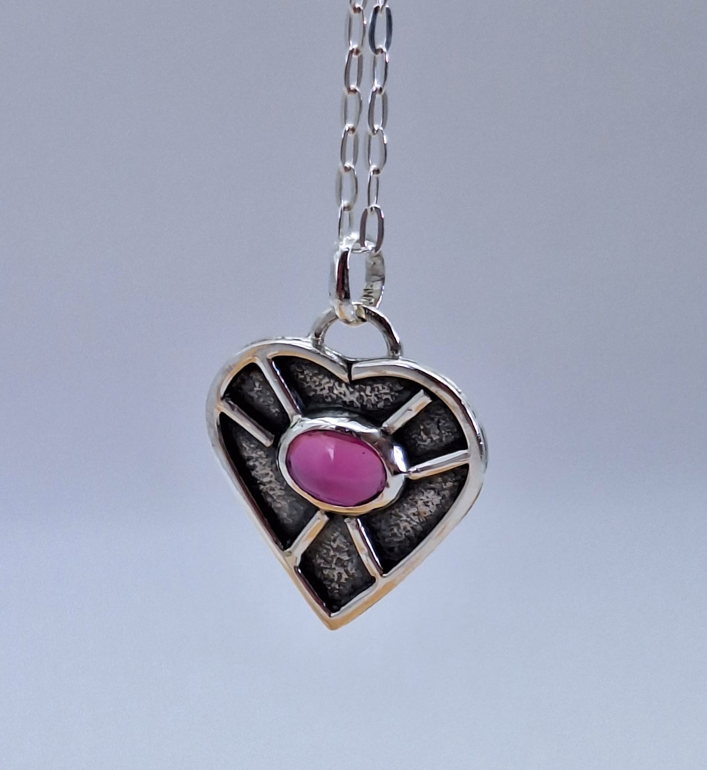 Colgante corazón circón Rubí amuleto reticulado