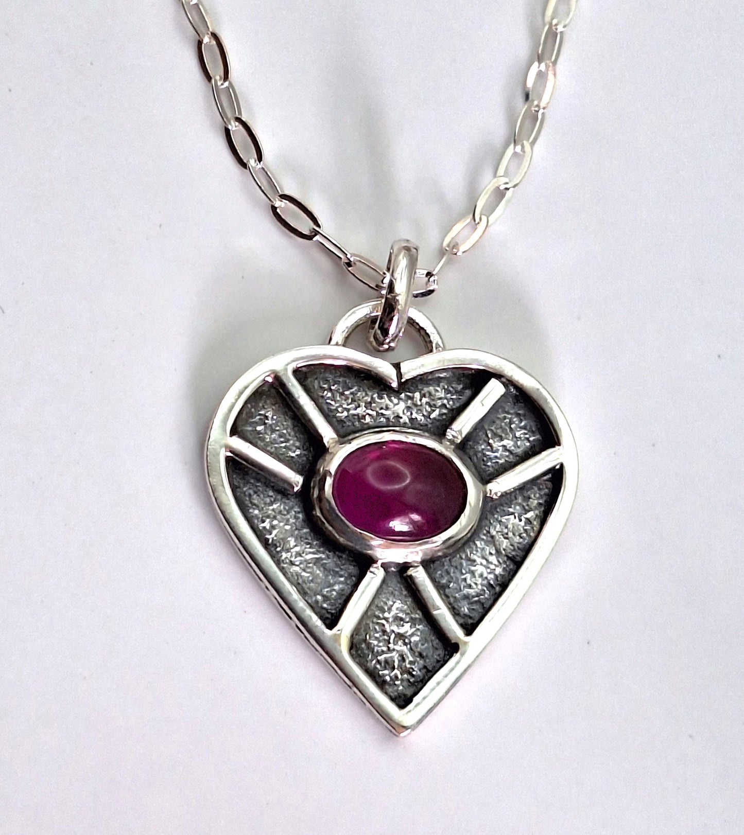 Colgante corazón circón Rubí amuleto reticulado