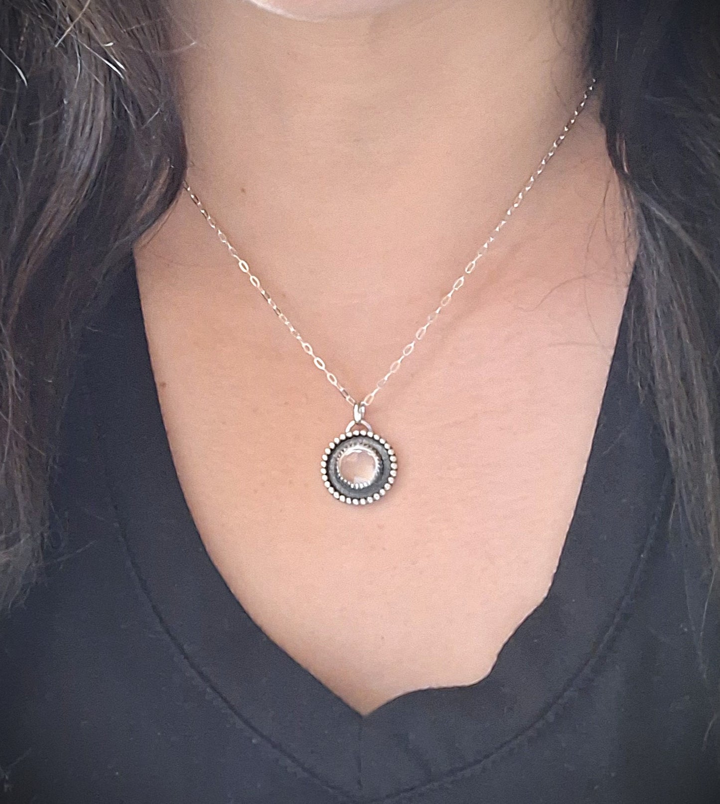 Colgante Cuarzo cristal facetado y pelotitas