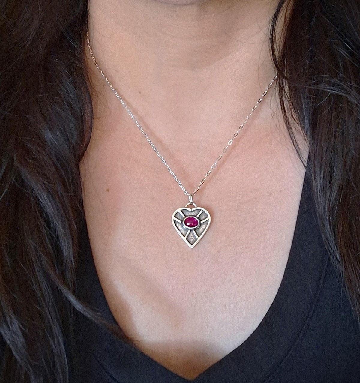 Colgante corazón circón Rubí amuleto reticulado