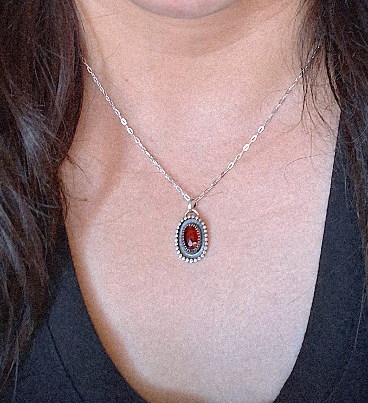 Colgante Granate hessonita facetado con pelotitas