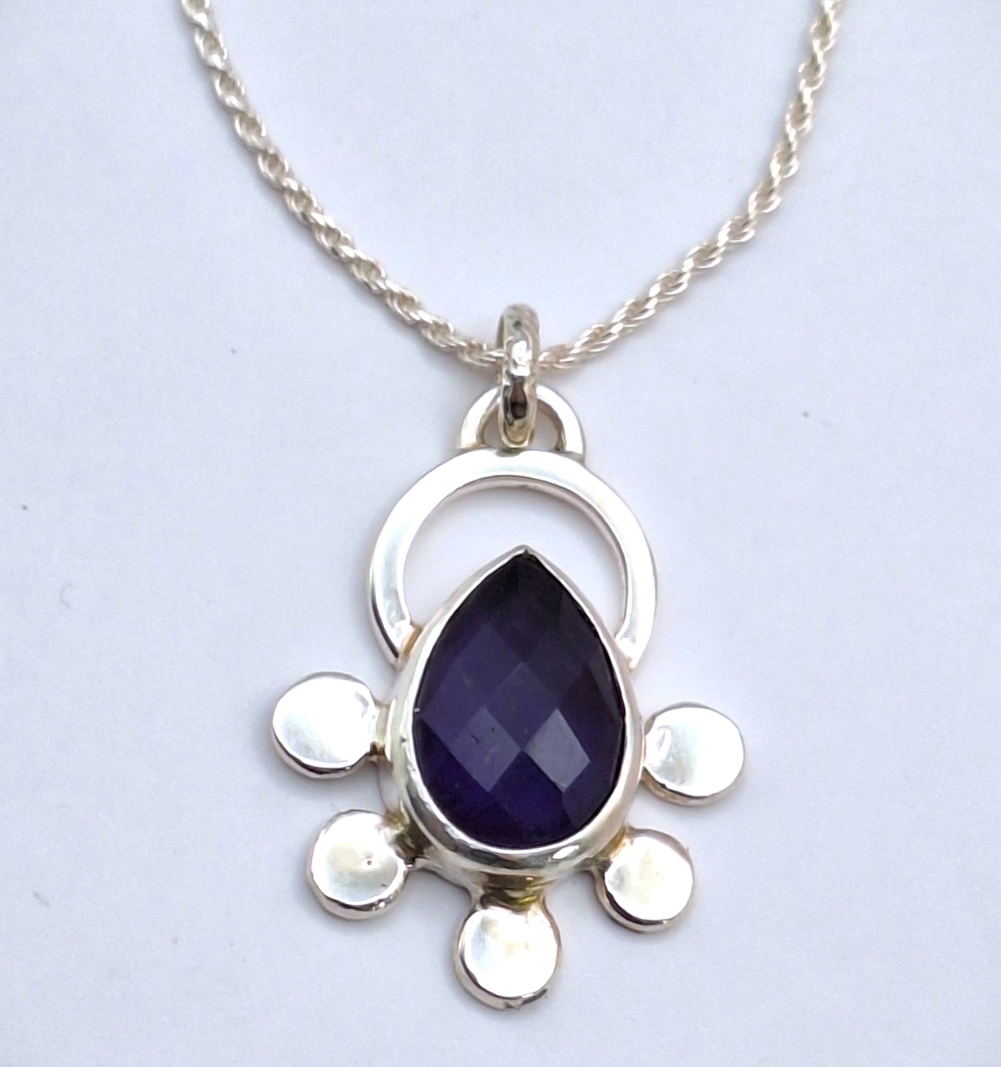 Colgante amatista facetada con tachas