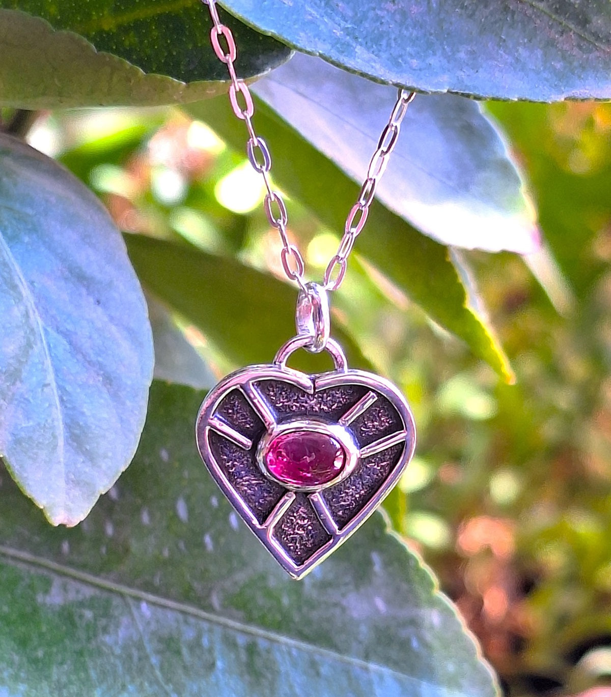 Colgante corazón circón Rubí amuleto reticulado