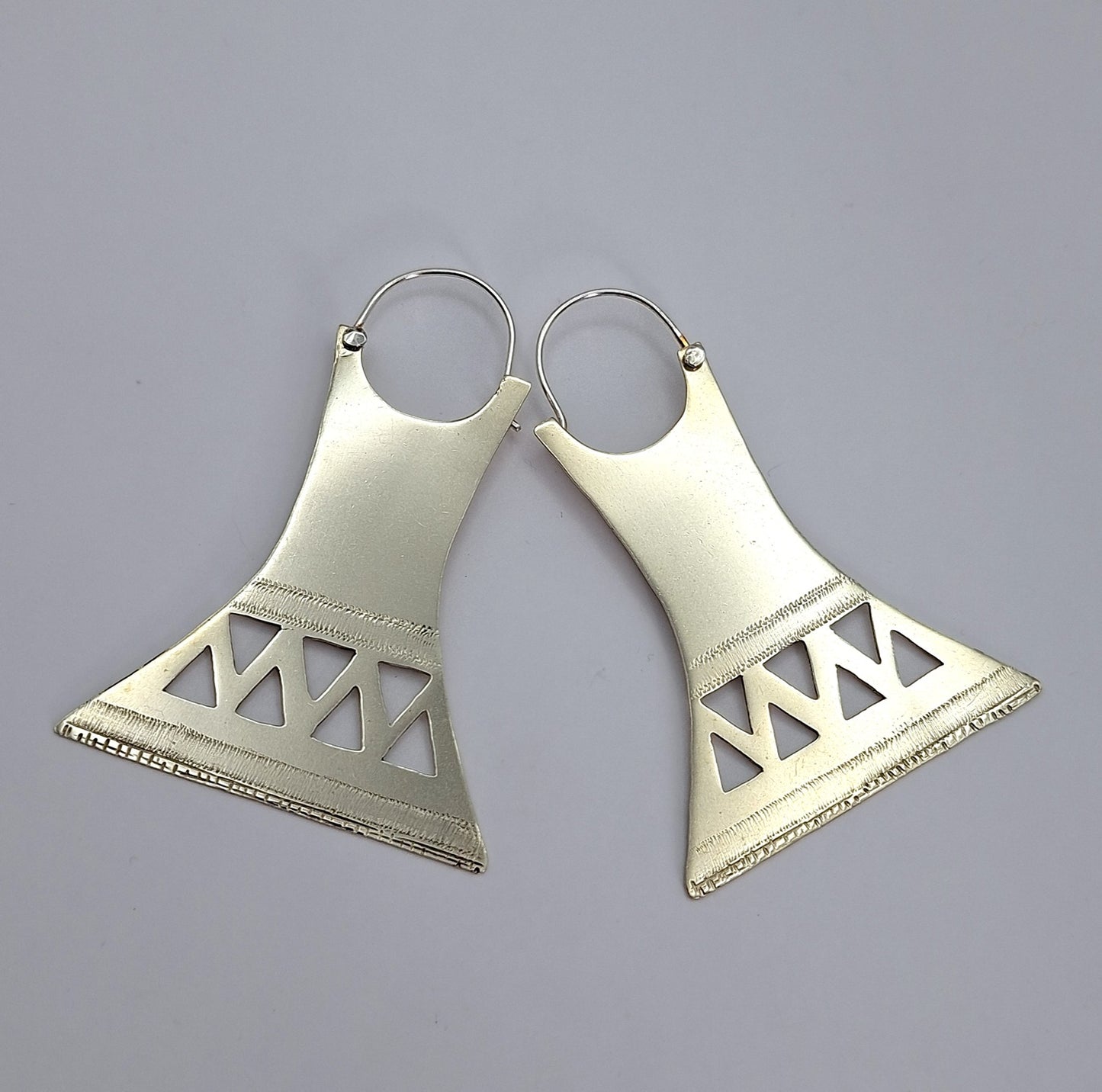 Aros Mapuche trapezoide calados alpaca