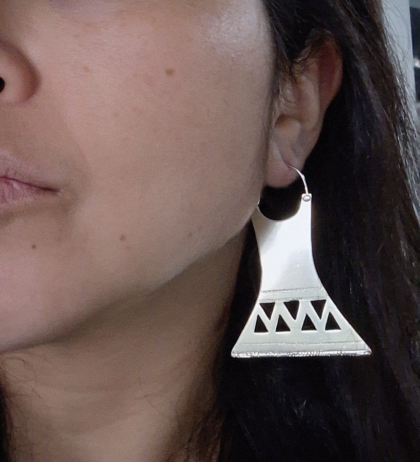 Aros Mapuche trapezoide calados alpaca