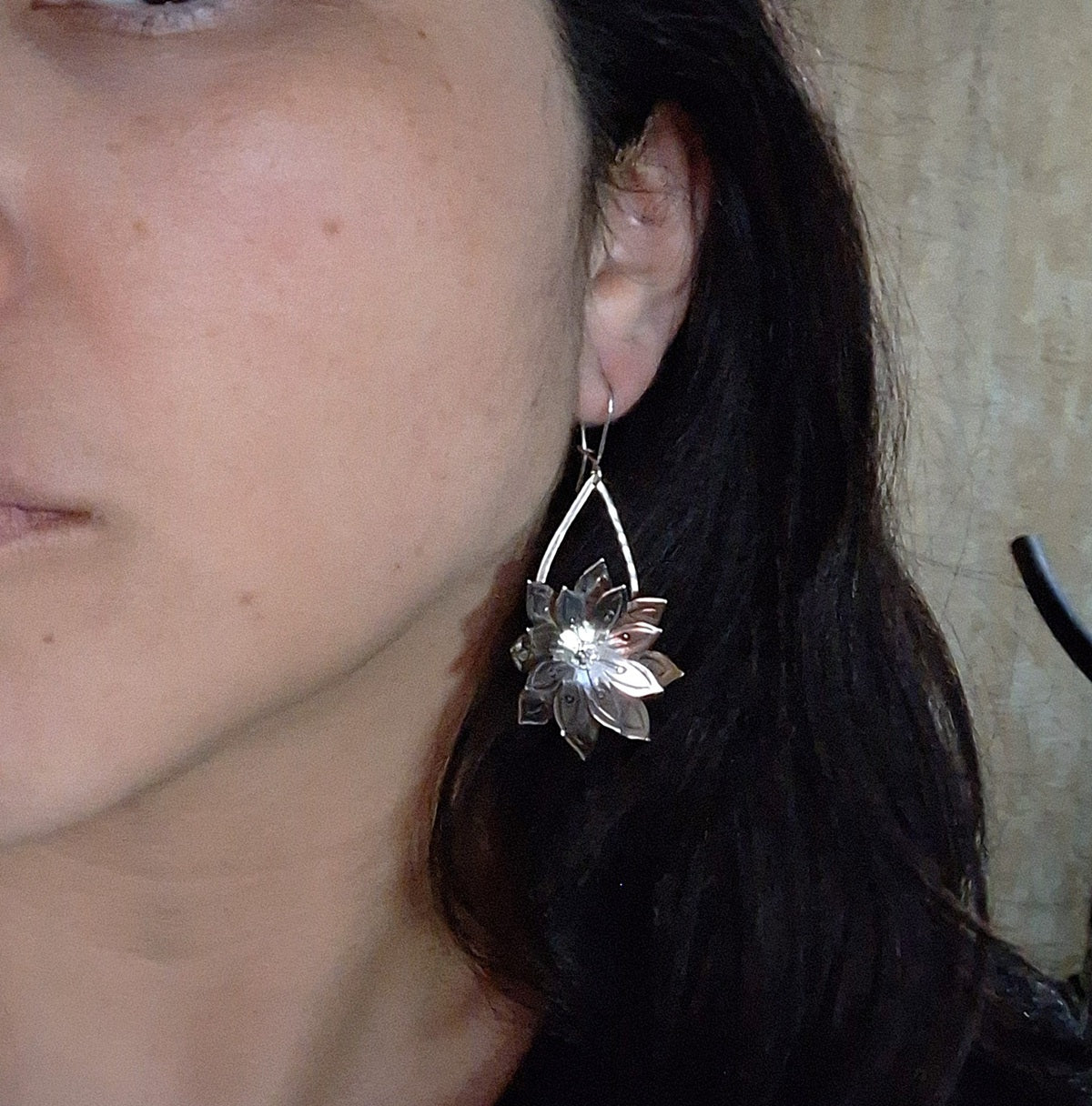 Aros flor de canelo largos alpaca