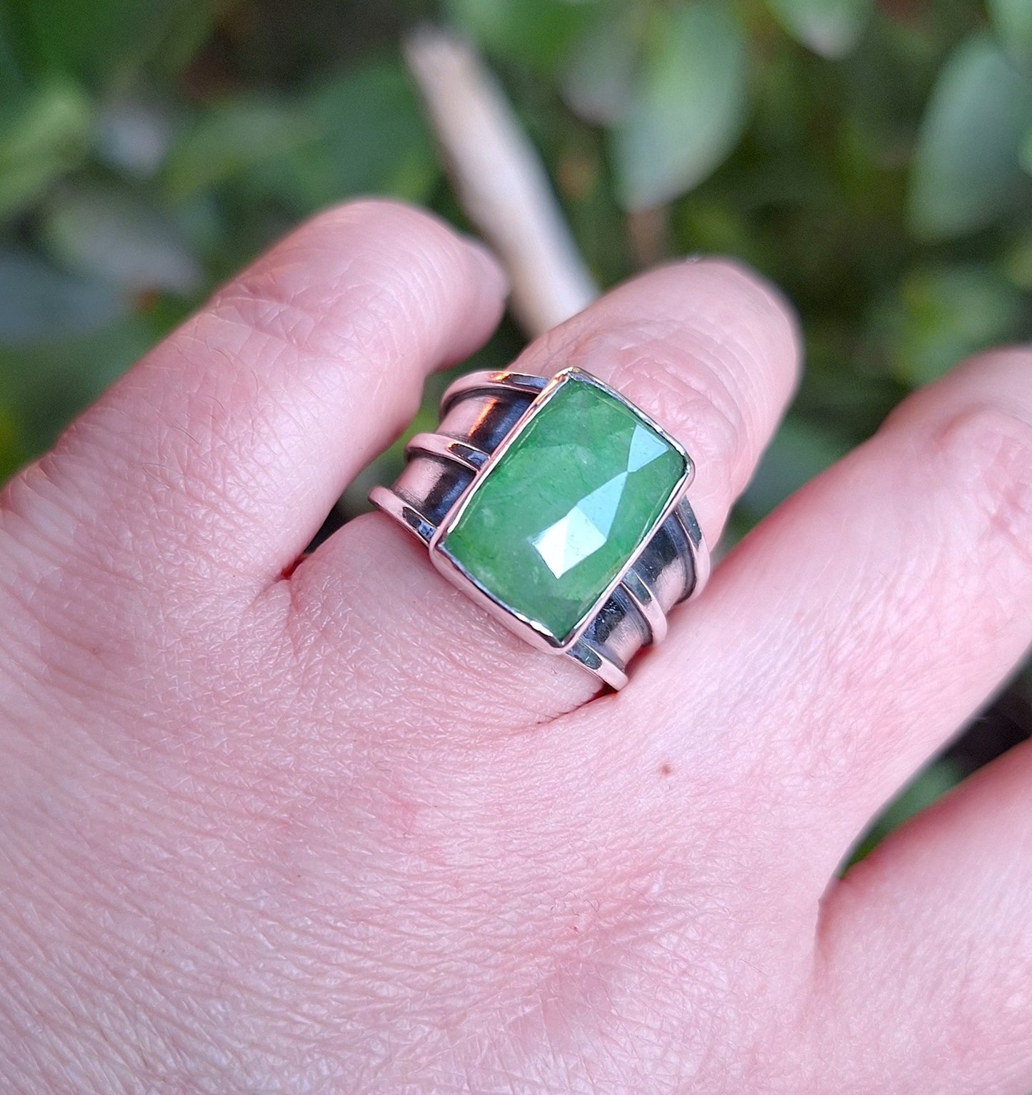 Anillo Esmeralda relieve envejecido