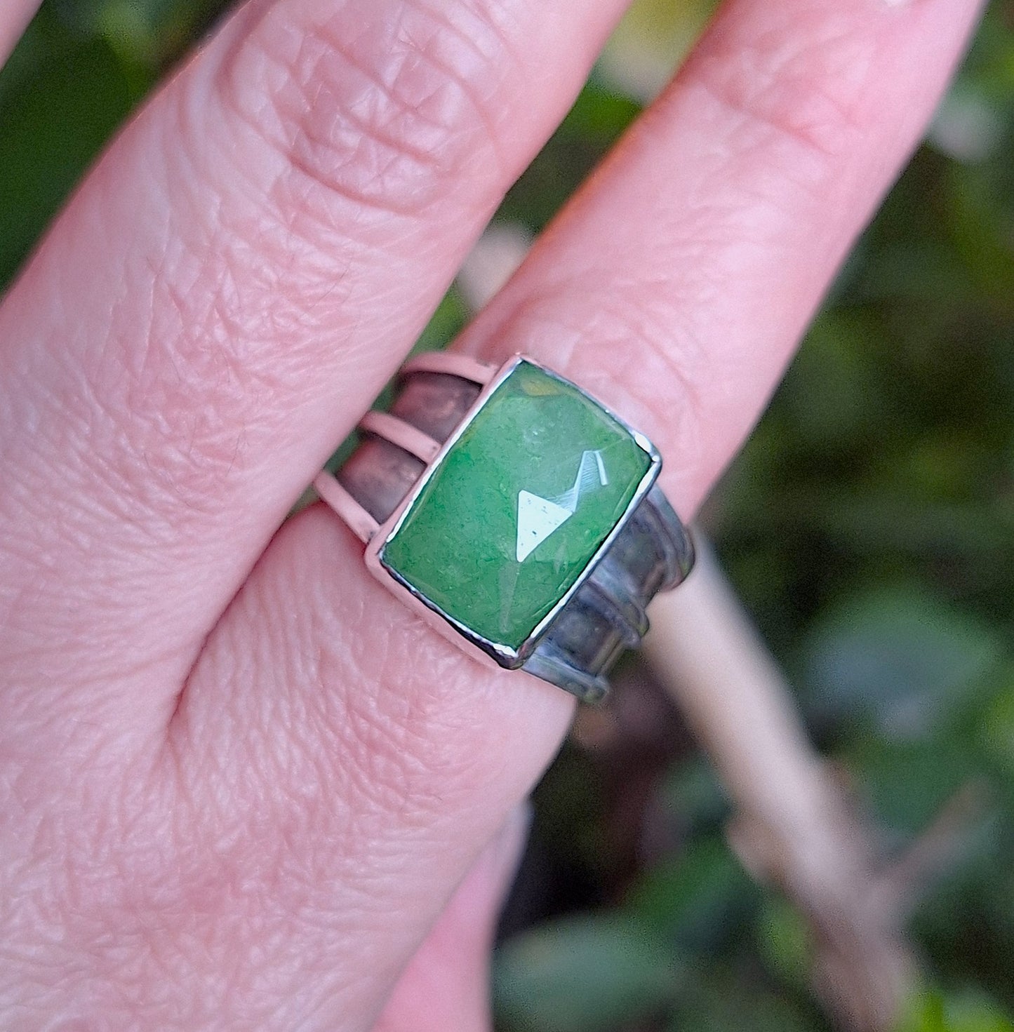 Anillo Esmeralda relieve envejecido