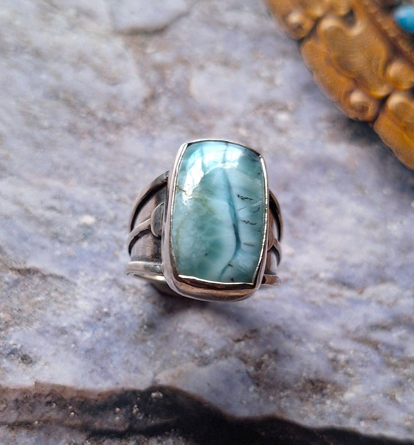 Anillo Larimar relieve étnico