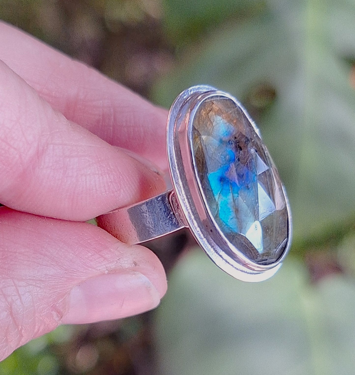 Anillo Labradorita borde pequeño