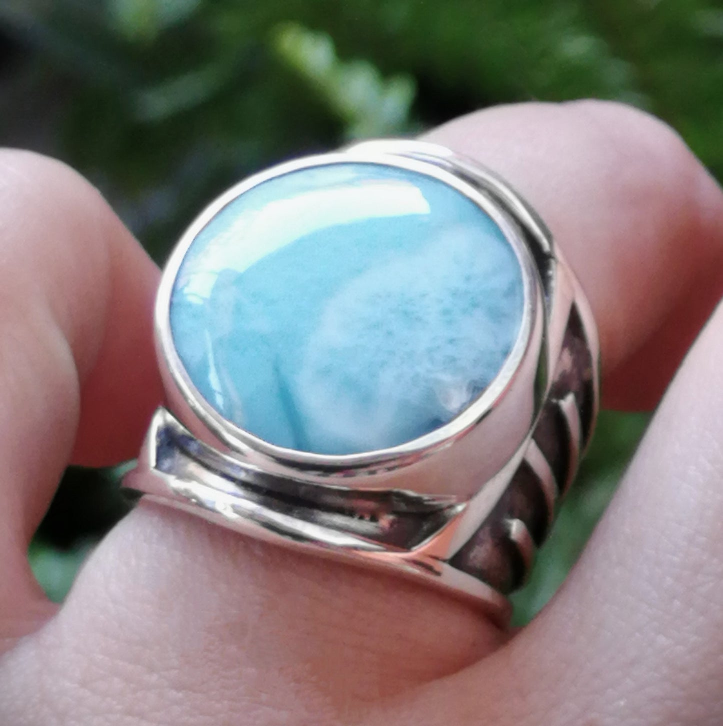 Anillo Larimar relieve líneas