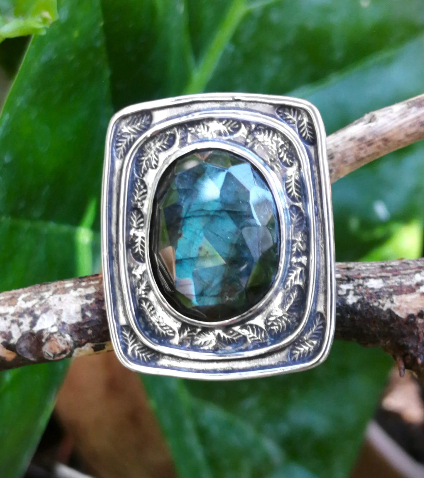 Anillo Labradorita diseño hojas L