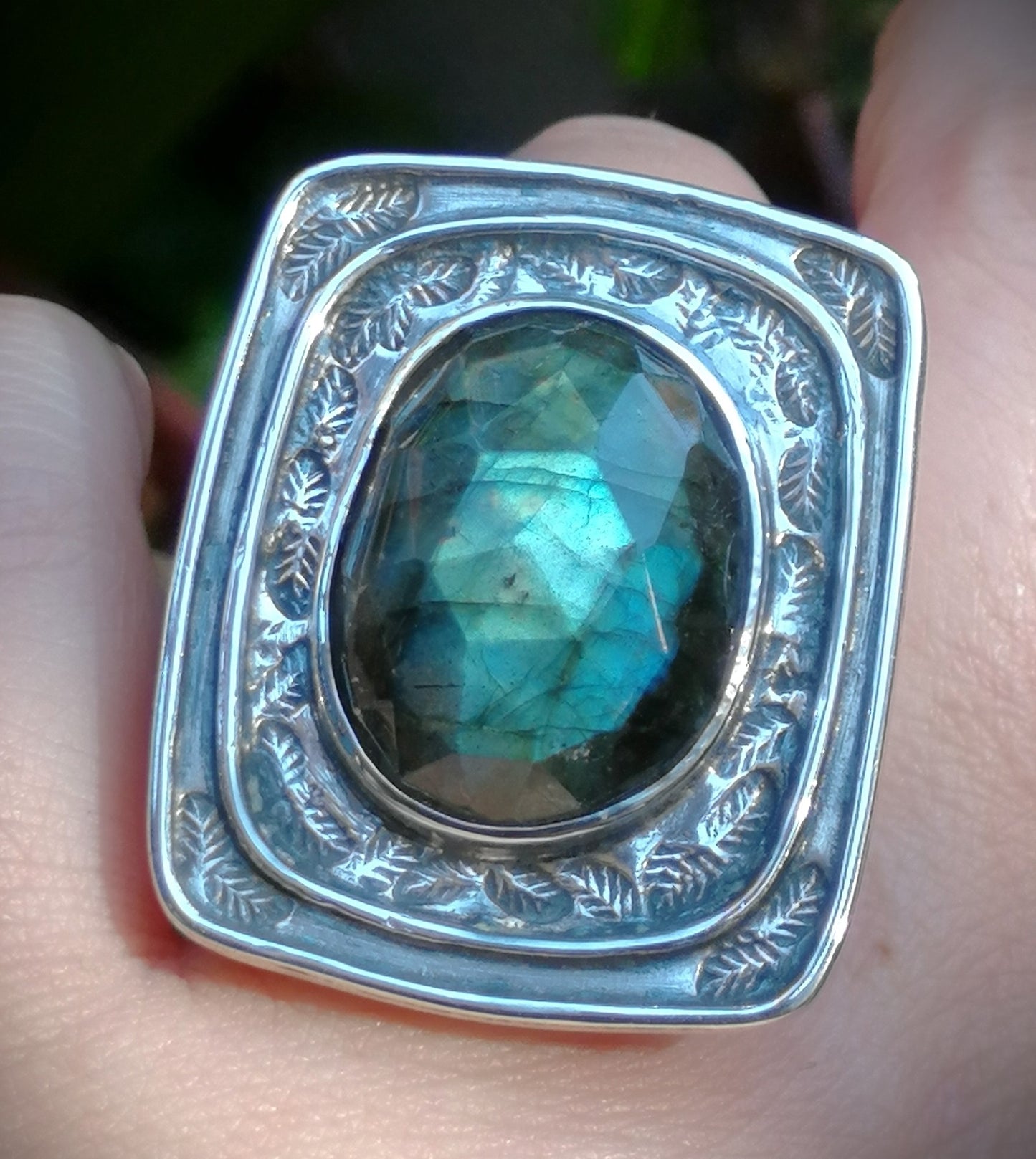 Anillo Labradorita diseño hojas L