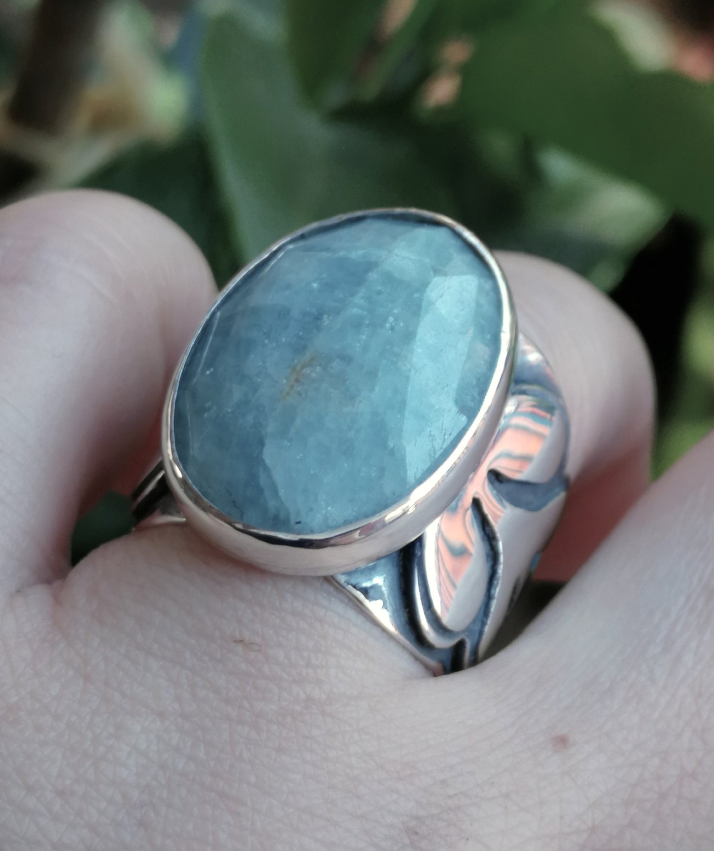 Anillo Aguamarina relieve hojas