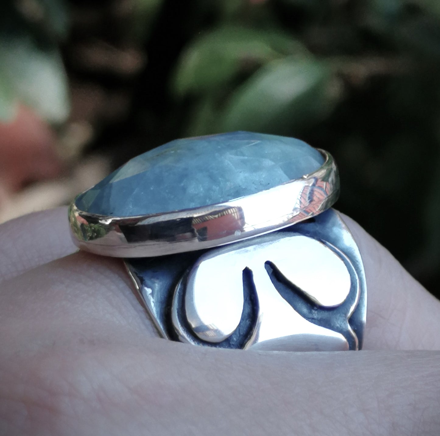 Anillo Aguamarina relieve hojas