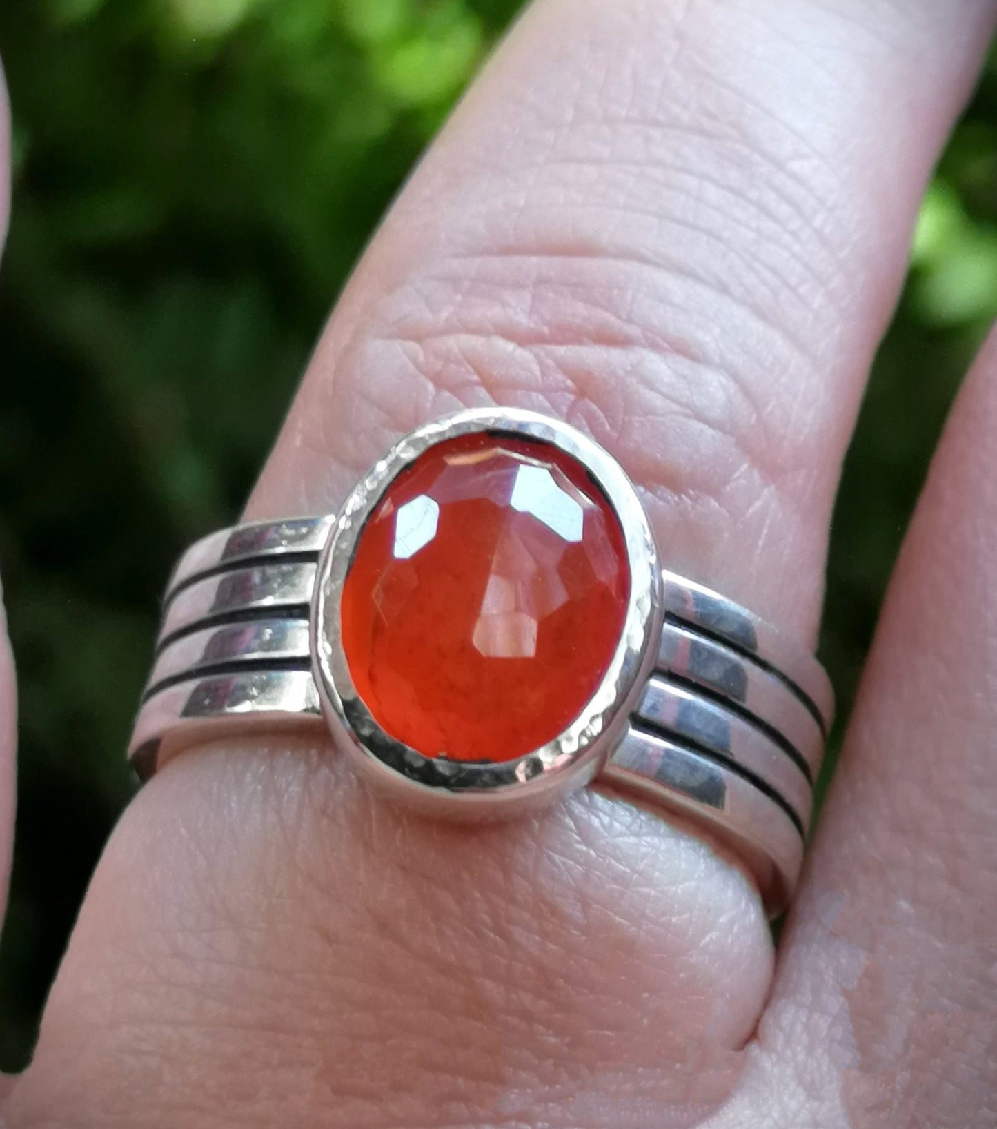 Anillo Líneas Cornalina