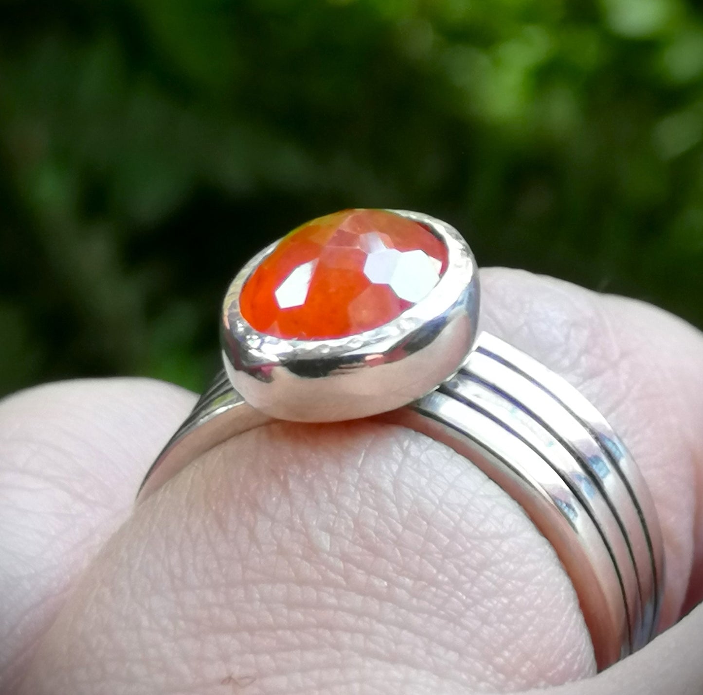 Anillo Líneas Cornalina