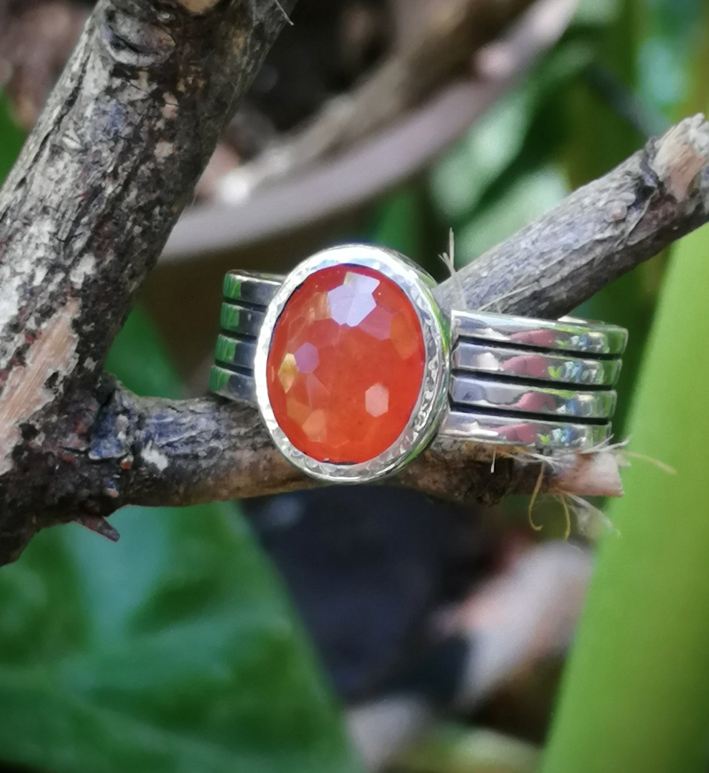 Anillo Líneas Cornalina
