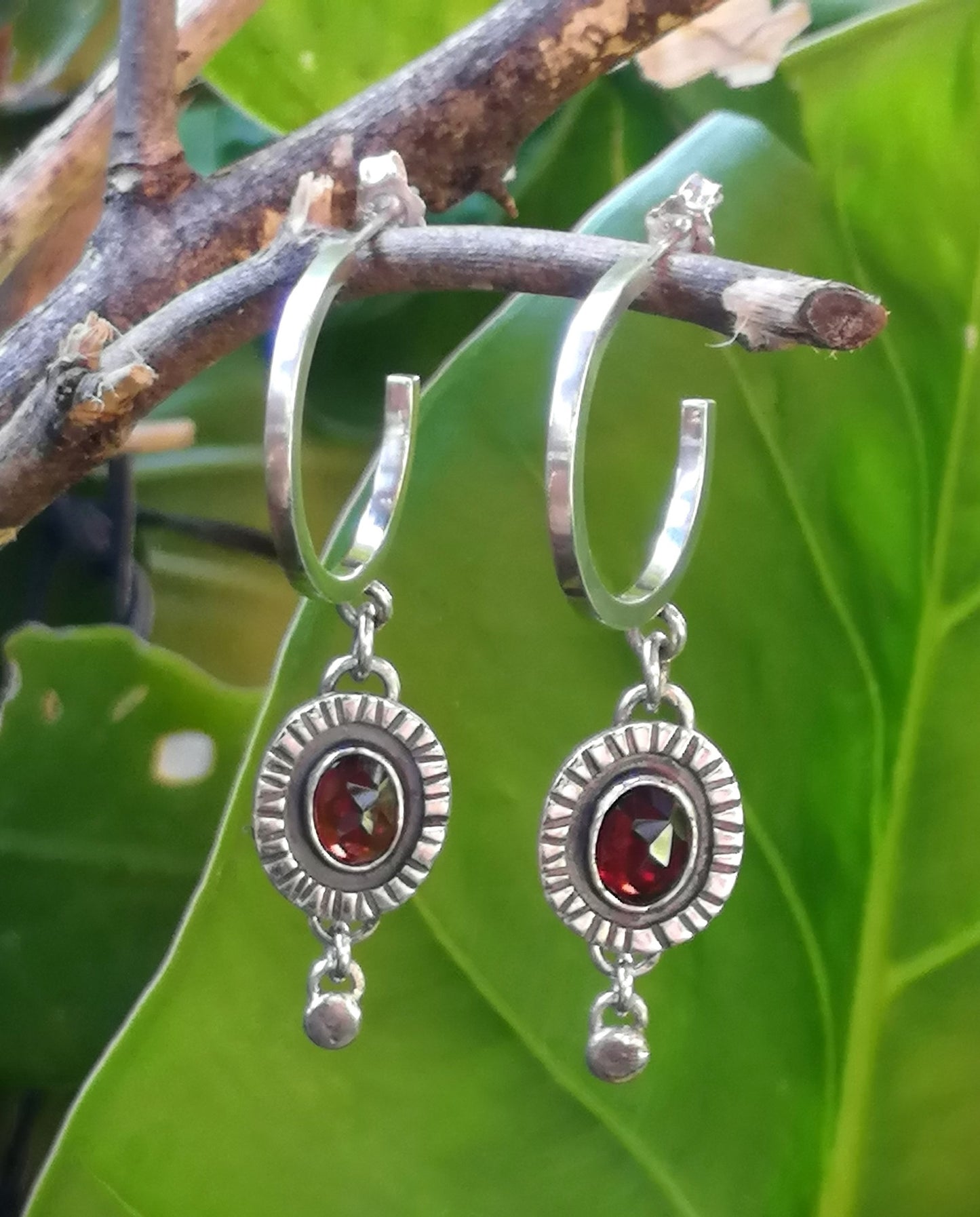 Aros argollas Granate facetado