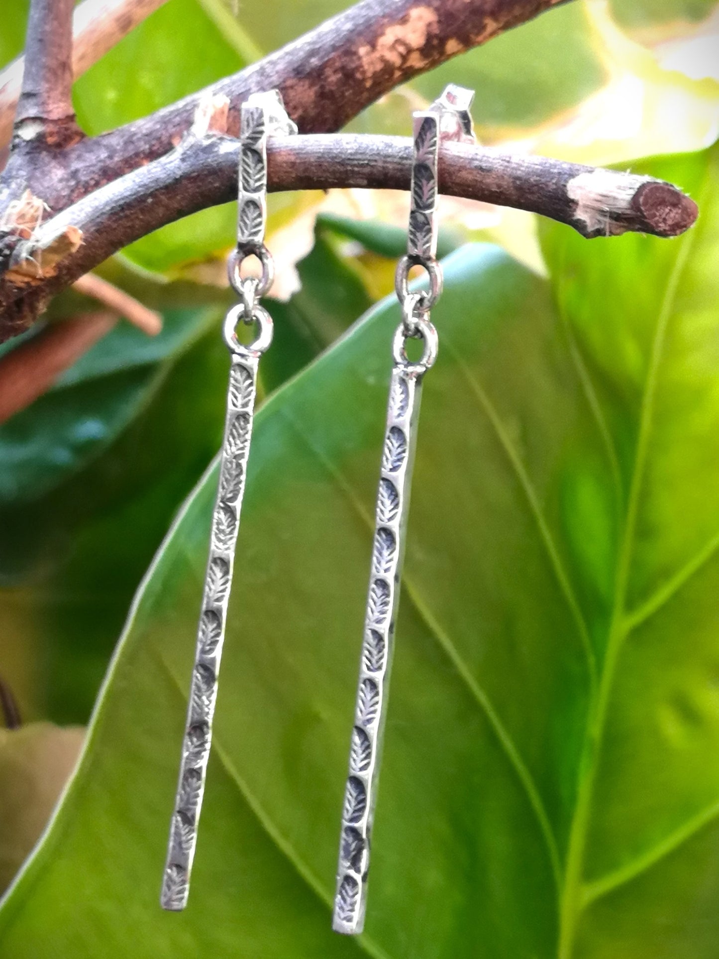 Aros largos plata hojitas