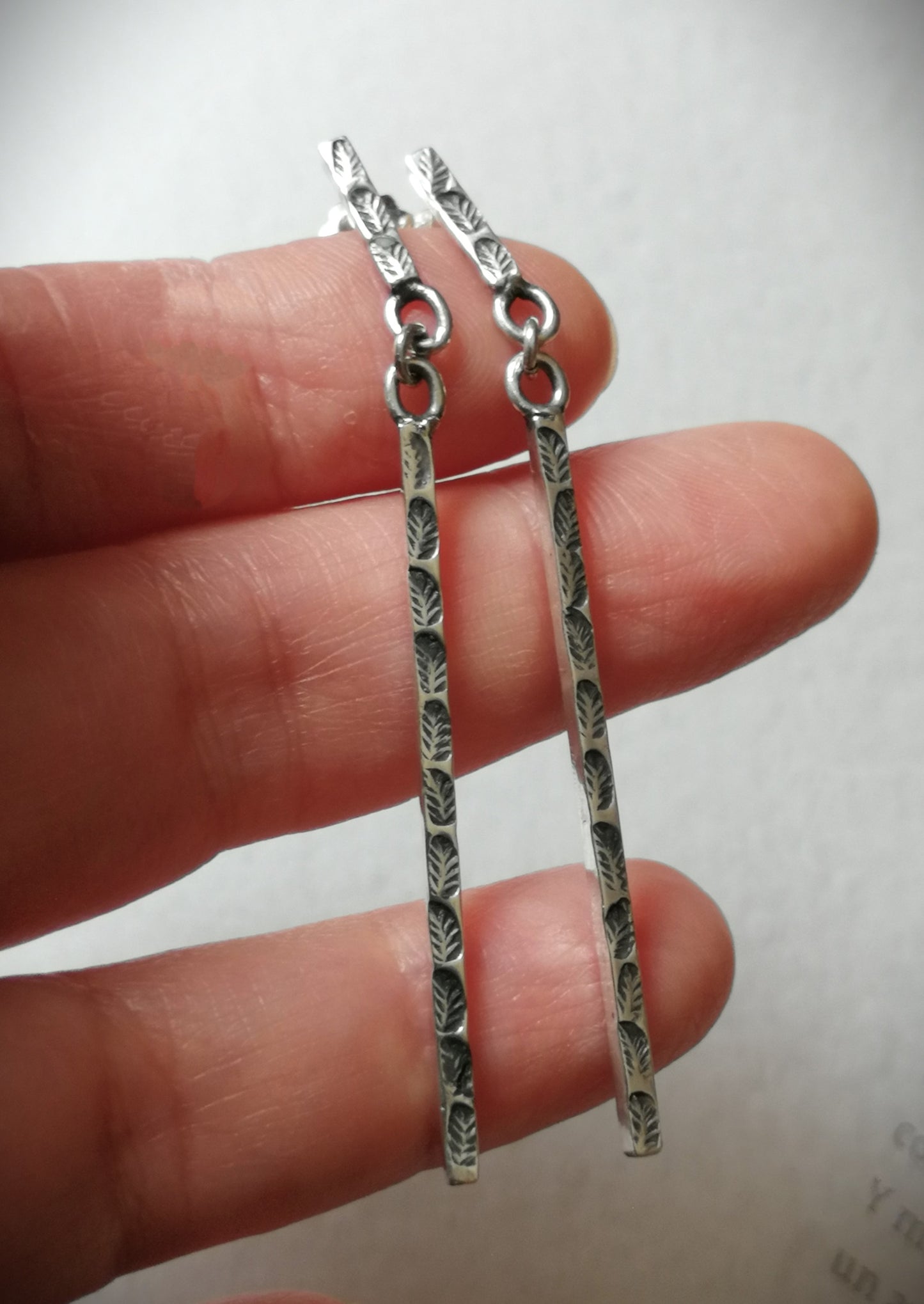 Aros largos plata hojitas