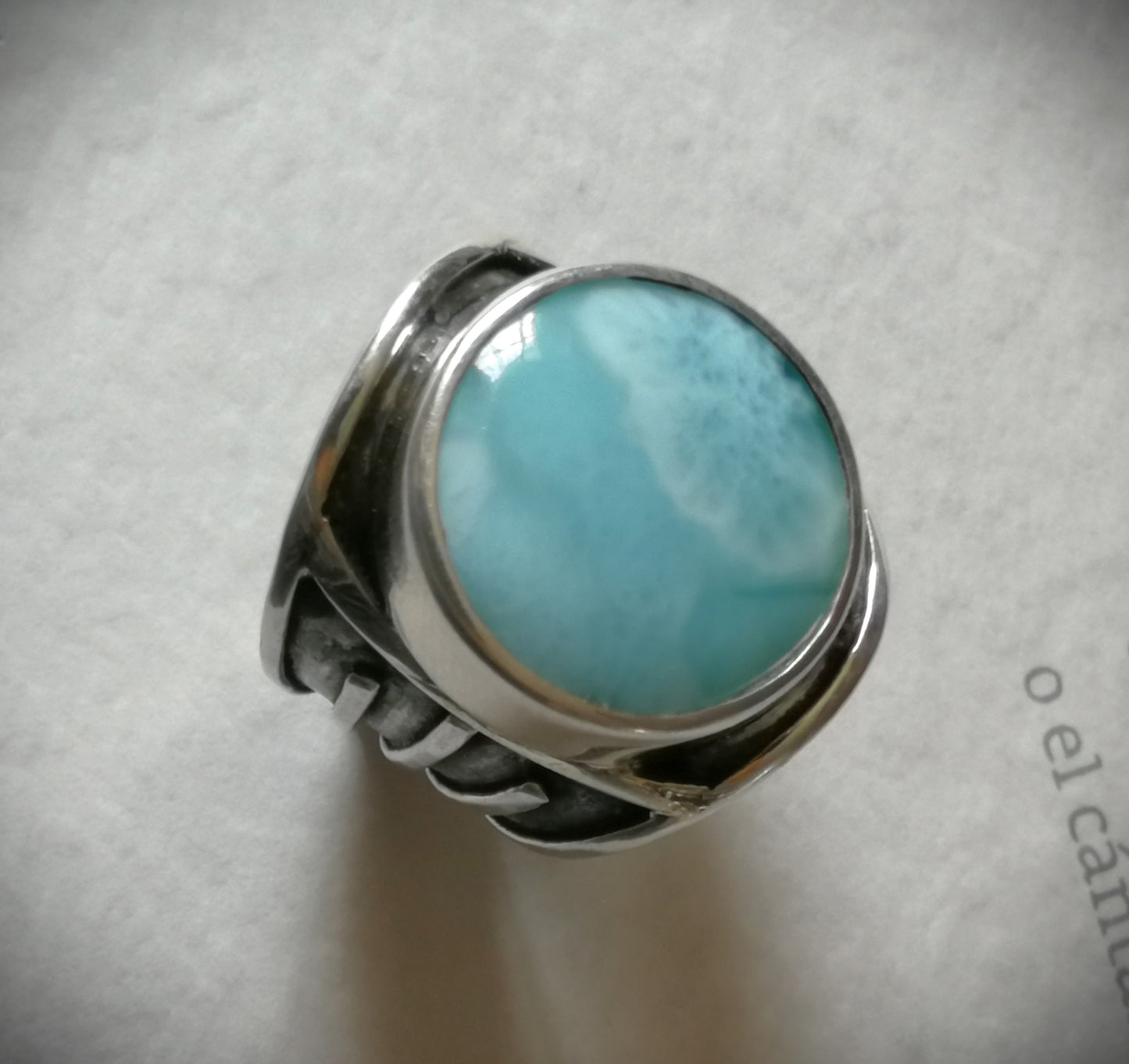 Anillo Larimar relieve líneas