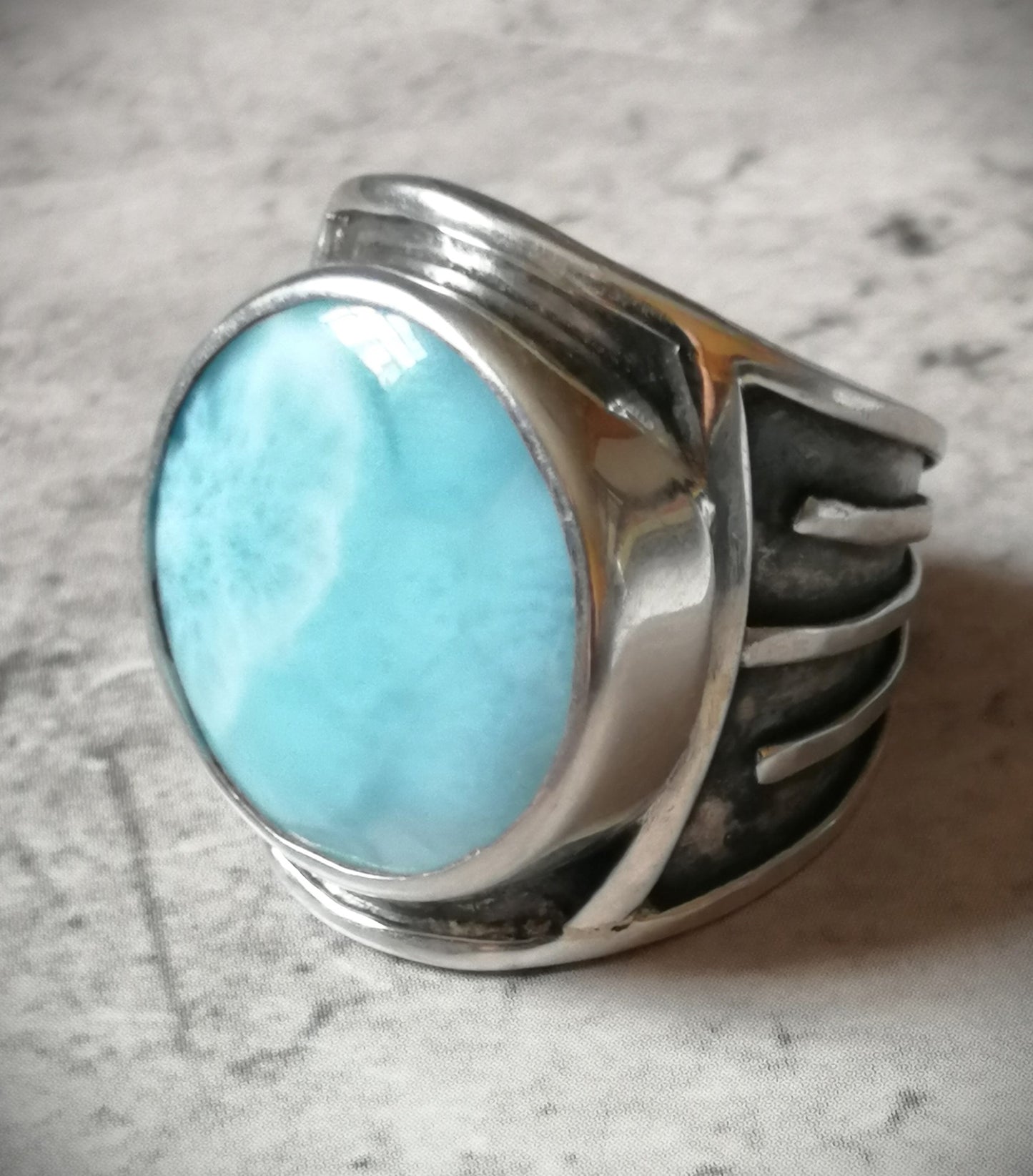 Anillo Larimar relieve líneas