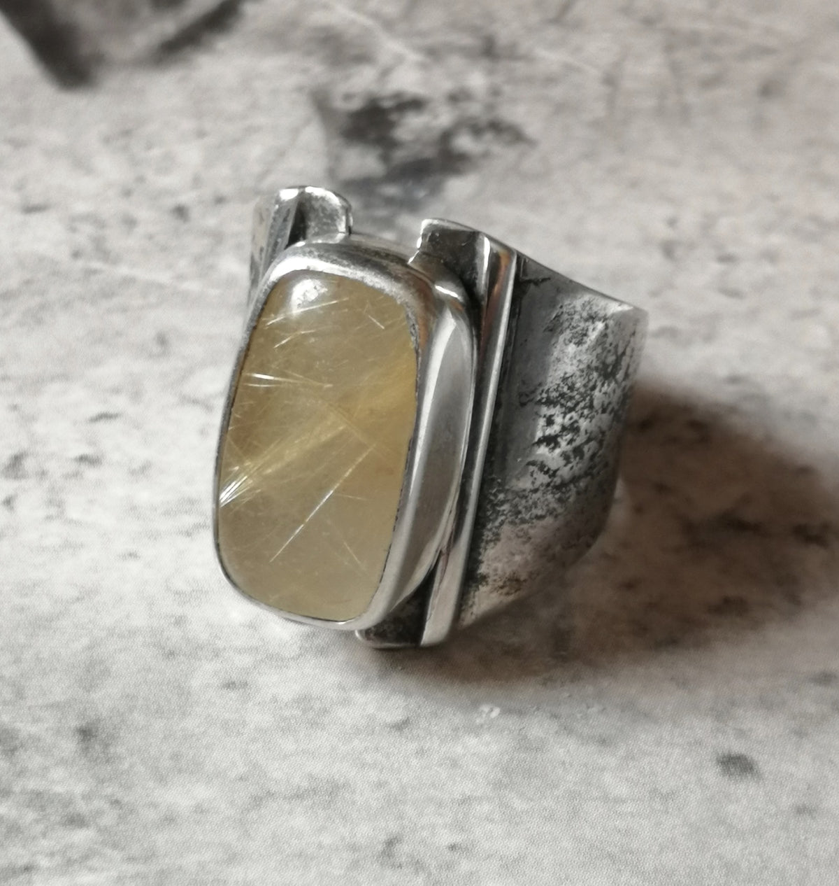 Anillo Cuarzo Rutilo dorado